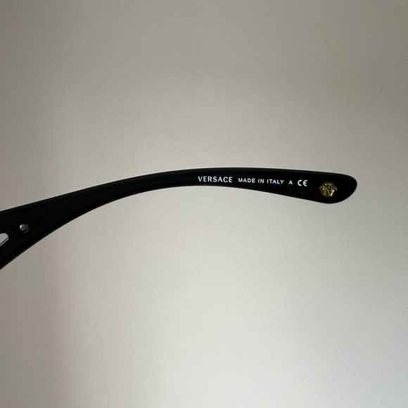 AUTHENTIC VINTAGE VERSACE SUNGLASSES - Picture 4 of 6